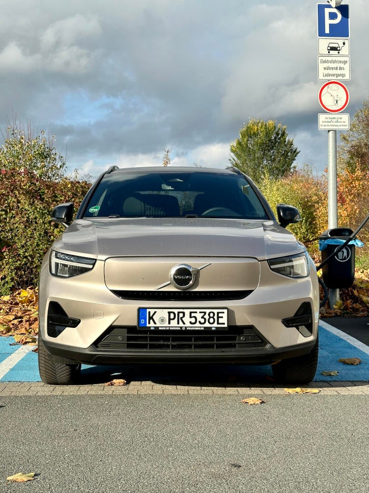 Volvo XC40 Recharge Pure Electric - Front