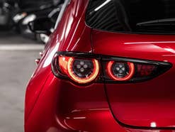 Heck eines Autos in der nahaufnahme.