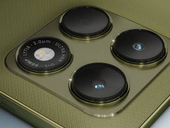 Nahaufnahme der Kameras auf der Rückseite des Motorola Edge 70 Plus.