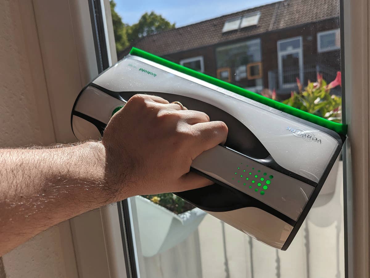 Fensterputzen mit dem Vorwerk Kobold VG100 Fensterputzen mit dem Vorwerk Kobold VG100