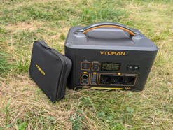 VTOMAN Jump 2200 Frontansicht mit Zubehörtasche