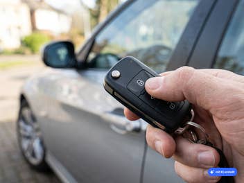 Ein Autoschlüssel von einem VW
