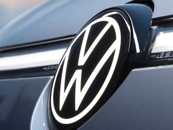 Volkswagen-Logo an einem VW.