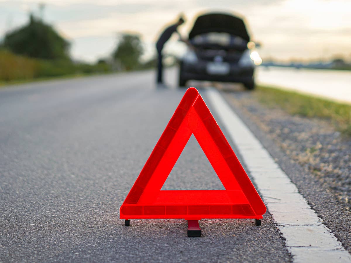 Warndreieck ade: Hier müssen Fahrer ab 2026 eine Warnleuchte mitführen Warndreieck