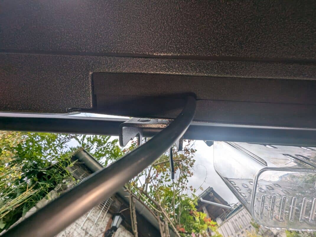 Wasserdichtes Anschlussfach beim Outdoor-Fernseher
