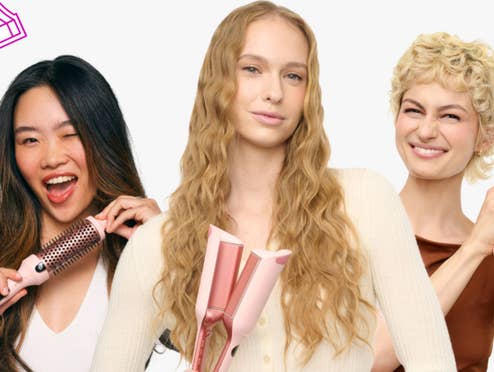 Drei Frauen halten Stylinggeräte von Wavytalk in der Hand