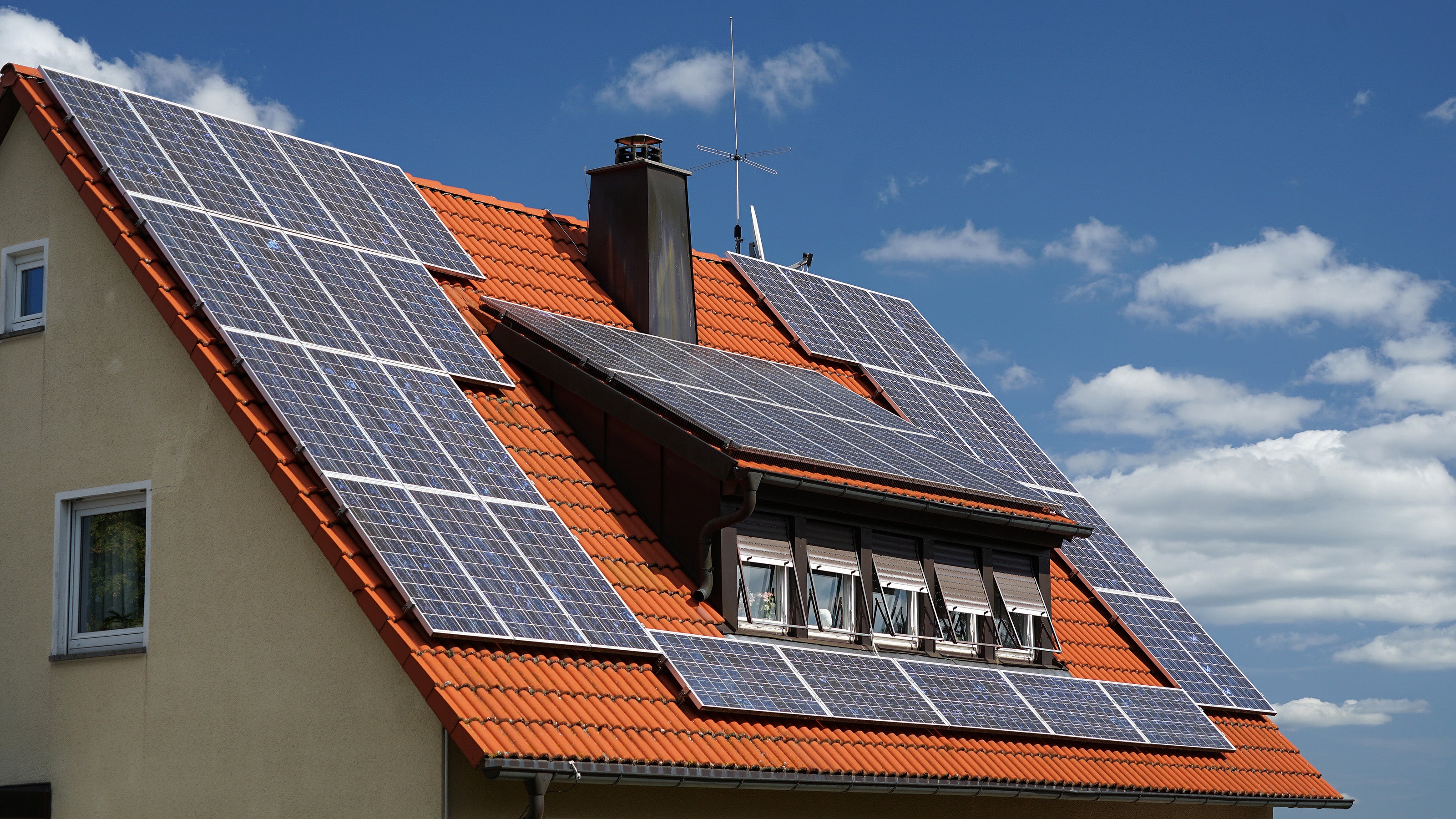 Wegfall der Einspeisevergütung: Wie sich neue private Solaranlagen künftig rechnen sollen