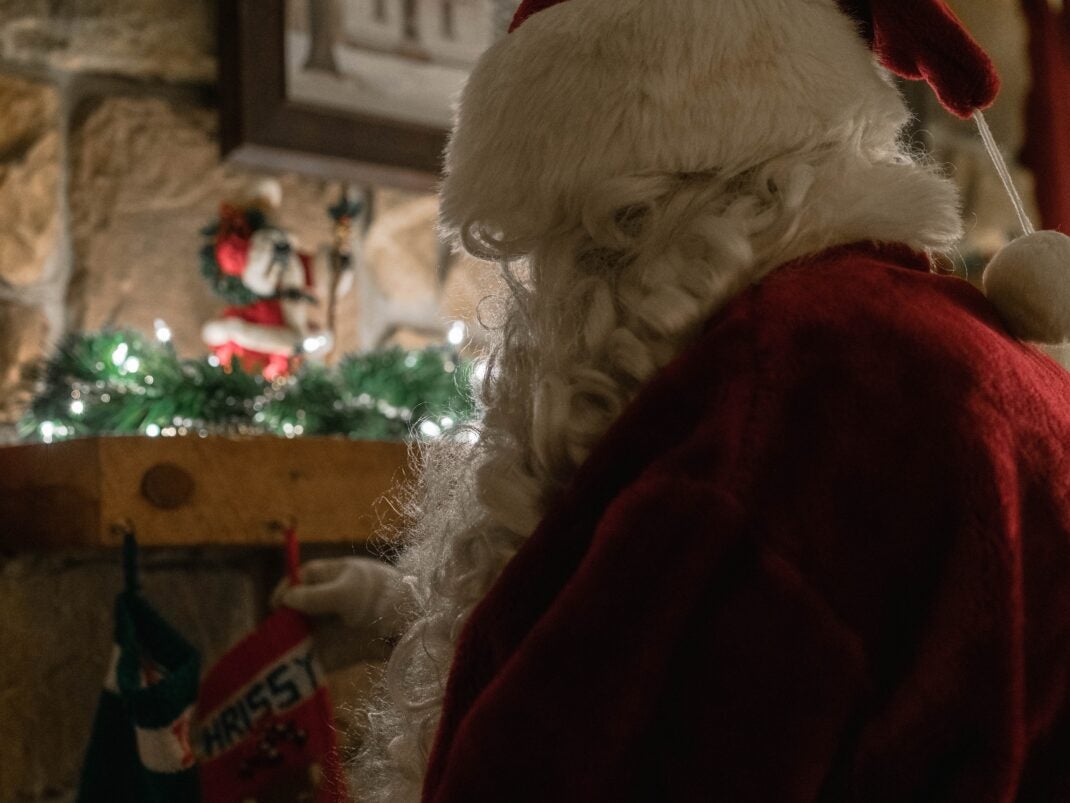 Eine der besten Weihnachtsserien aller Zeiten ist wieder kostenlos im Free-TV und Stream