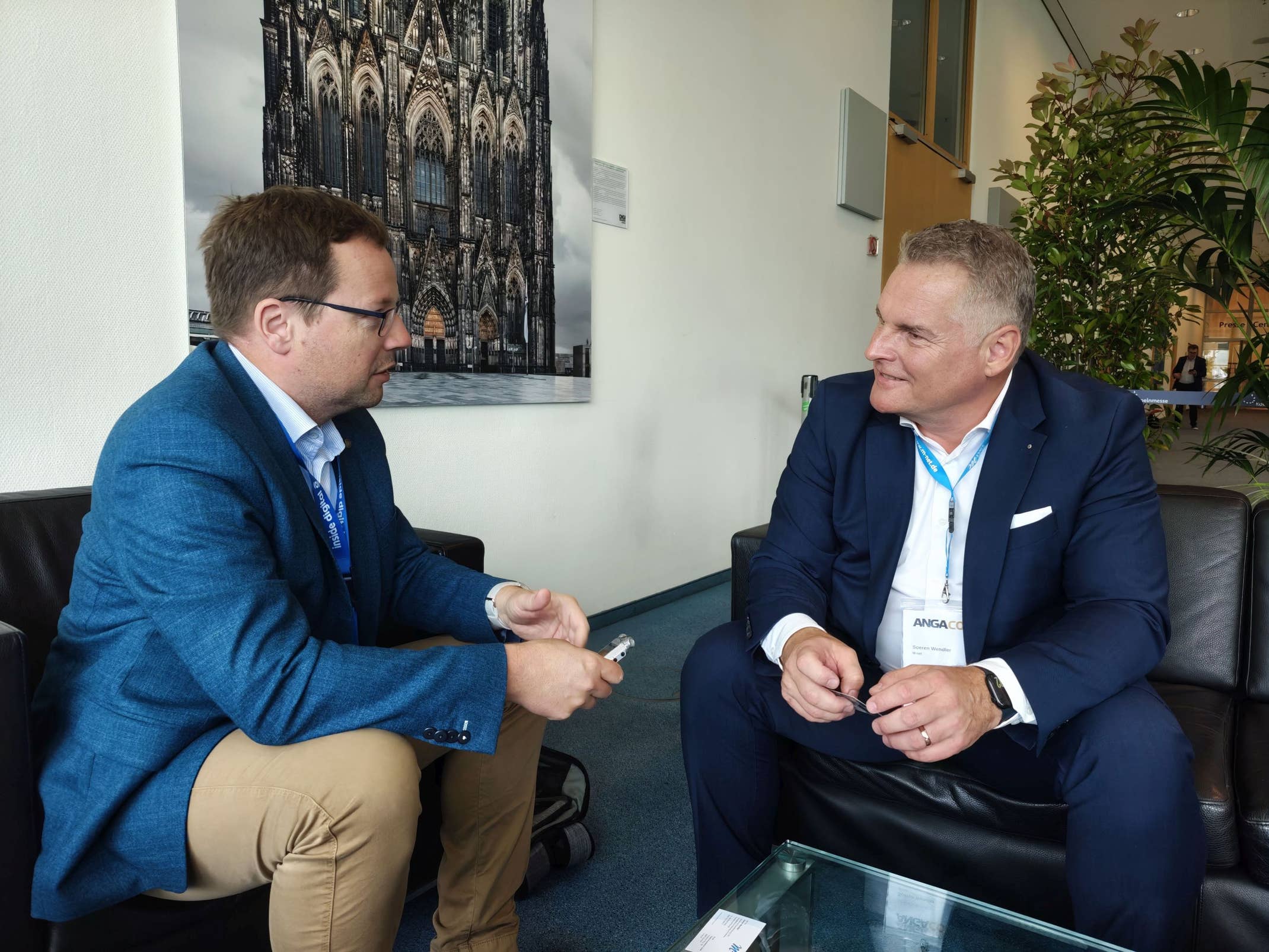 M-net-Chef Soeren Wendler (rechts) im Gespräch mit inside digital-Redakteur Thorsten Neuhetzki