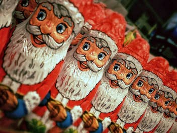 Niemand wollte sie, weil sie zu teuer waren: Werden Schokohasen von Lindt, Milka und Co. jetzt eingeschmolzen und zu Weihnachtsmännern?