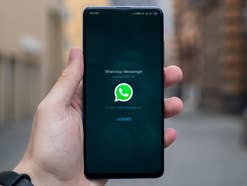 Ein Android-Smartphone mit WhatsApp
