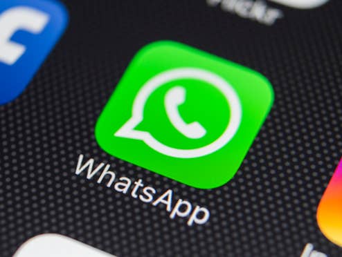 WhatsApp-Betrug verunsichert Nutzer WhatsApp-App auf einem Smartphone.
