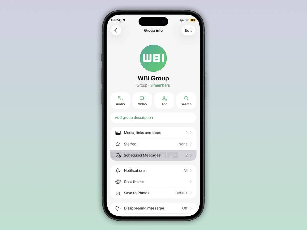 Vorgeplante Nachrichten erscheinen in den Chat- oder – wie hier zu sehen – Gruppen-Details von WhatsApp