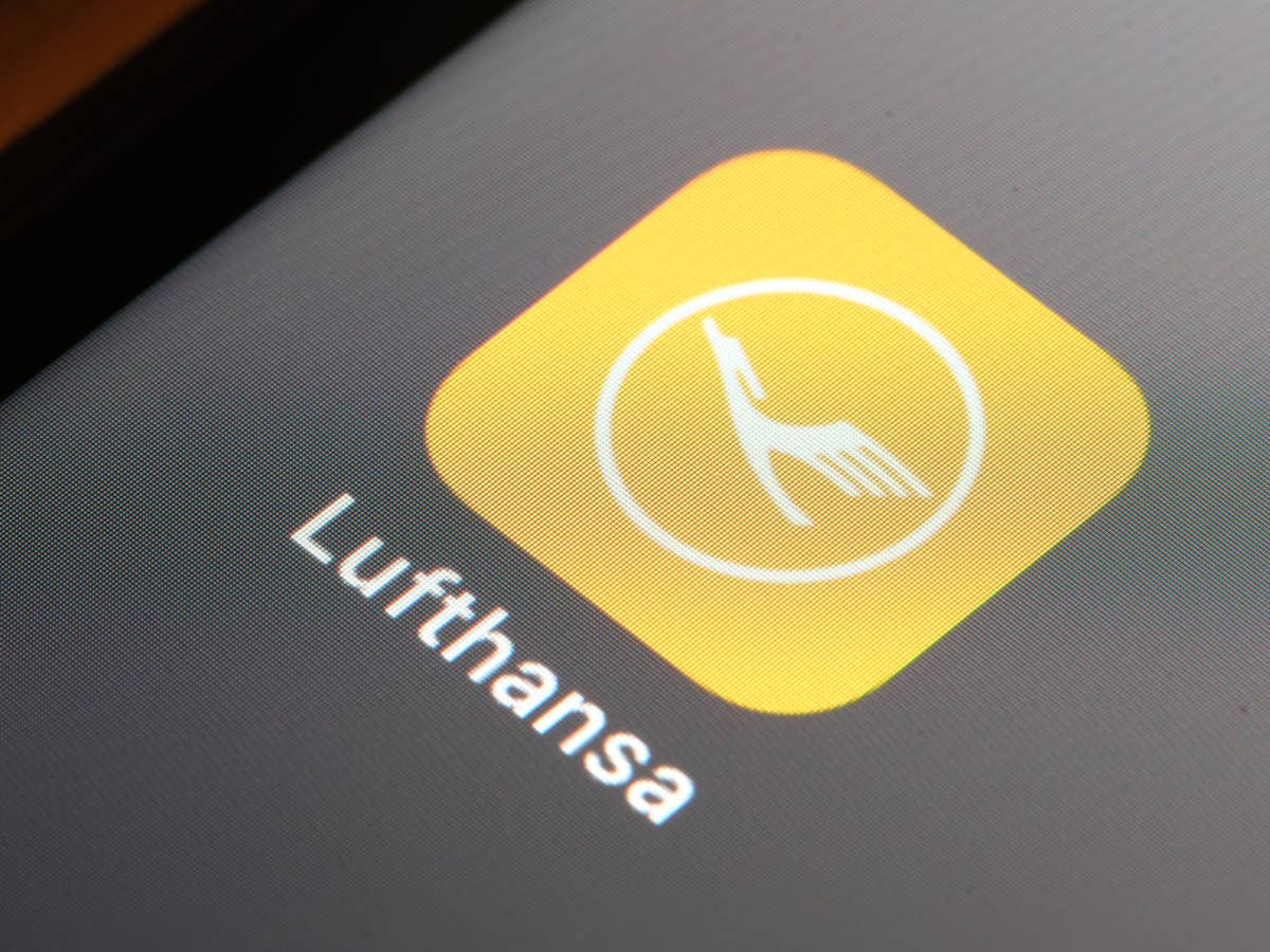 Lufthansa-App auf einem Smartphone-Display.