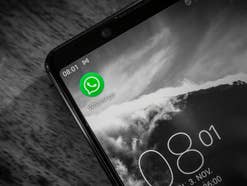WhatsApp App-Icon auf dem Smartphone-Homescreen
