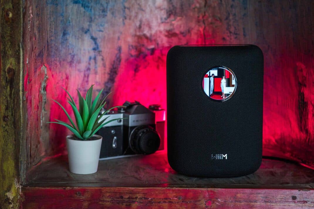 Ein smarter Lautsprecher, der im Paar für ein Stereo-Erlebnis im Wohnzimmer sorgt