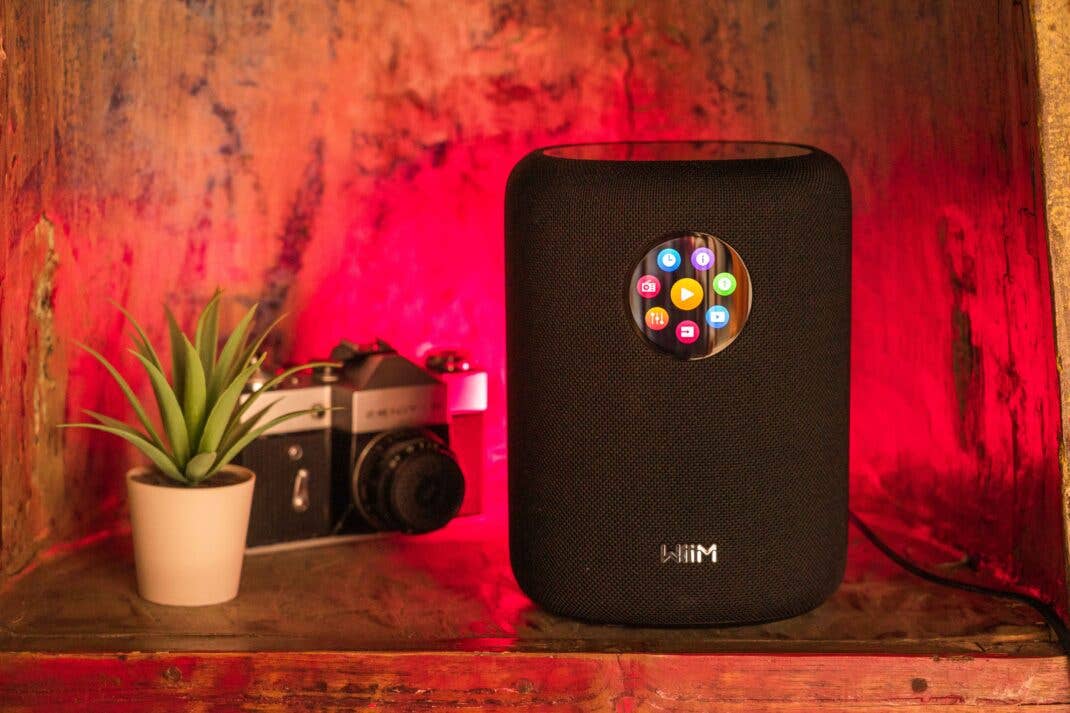 Das runde Display des WiiM Sound ist keine Spielerei