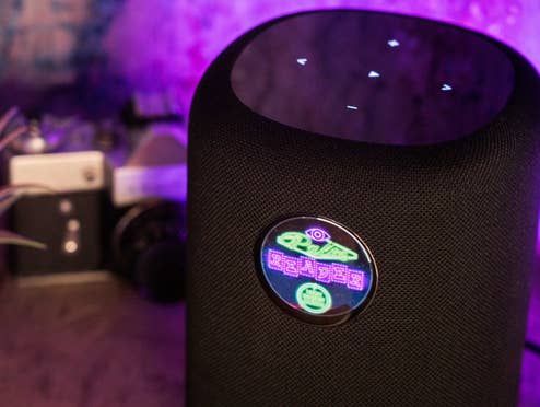 Das Display zeigt das Albumcover, der Bass setzt ein und plötzlich: Gänsehaut. Der WiiM Sound holt die Magie zurück, die Streaming irgendwann verloren hat