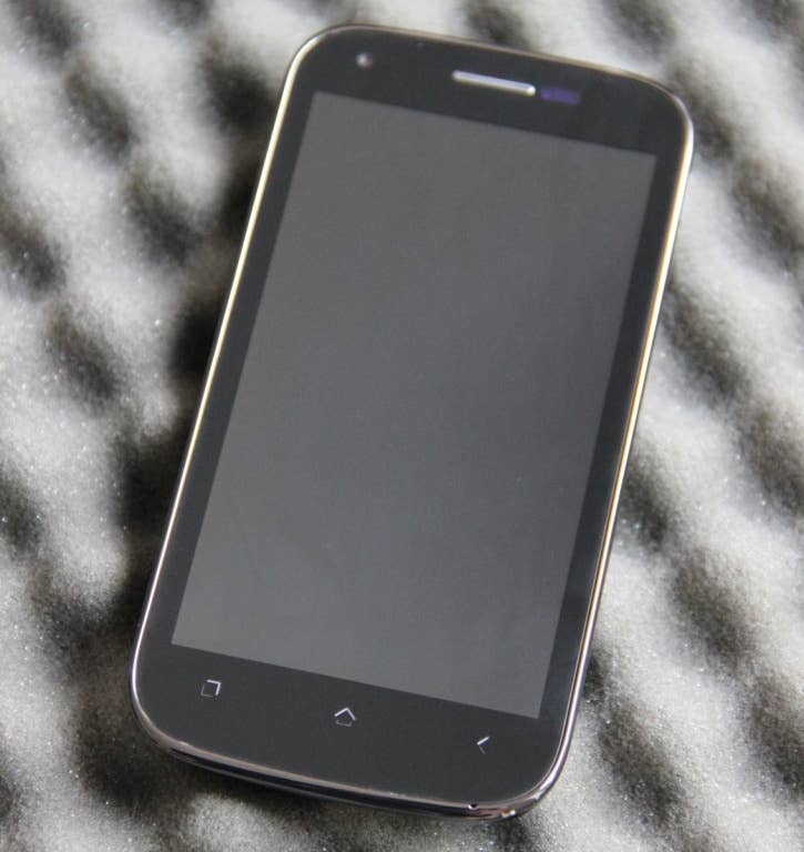 Wiko Cink Peax 2 und LG Google Nexus 4