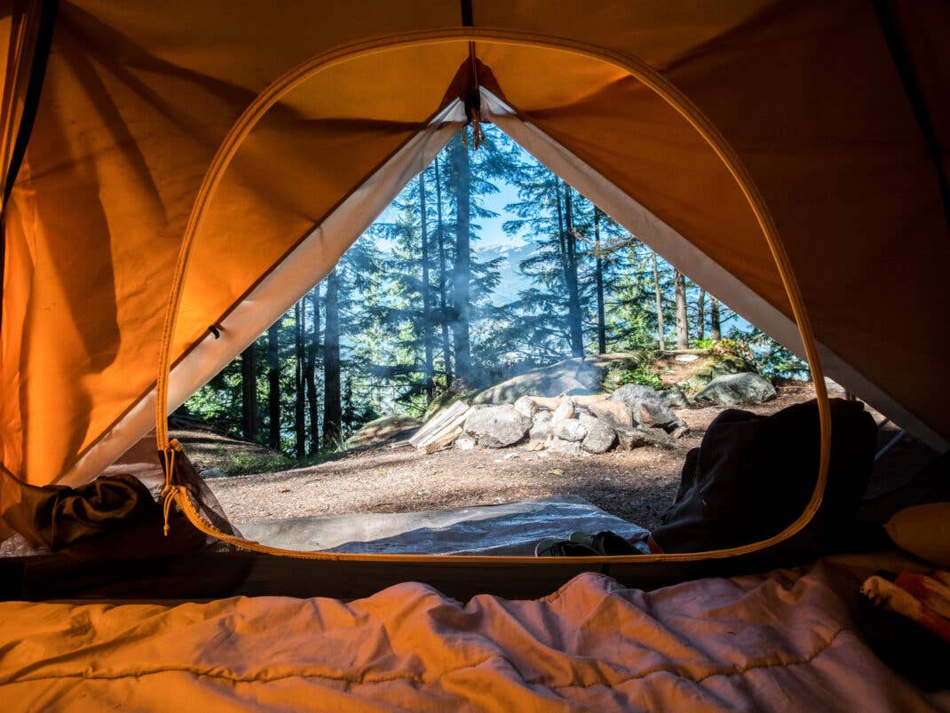 Wild-Campen ist grundsätzlich nicht verboten. Doch es gibt ein paar Regeln, an die man sich halten muss