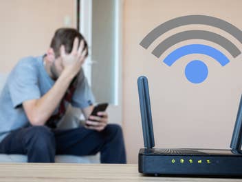 Ein WLAN-Router mit WLAN-Symbol, im Hintergrund ein verzweifelnd wirkender Mann