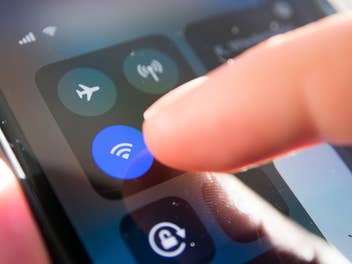 Ein WLAN-Symbol auf einem Smartphone