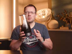 inside digital Redakteur Thorsten Neuhetzki mit dem Huawei X3 Pro