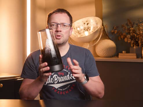 inside digital Redakteur Thorsten Neuhetzki mit dem Huawei X3 Pro