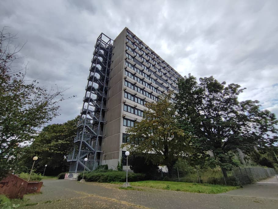 Der zweite Versuch ist deutlich heller für ein Flaggschiff stimmt die Qualität hier aber nicht.