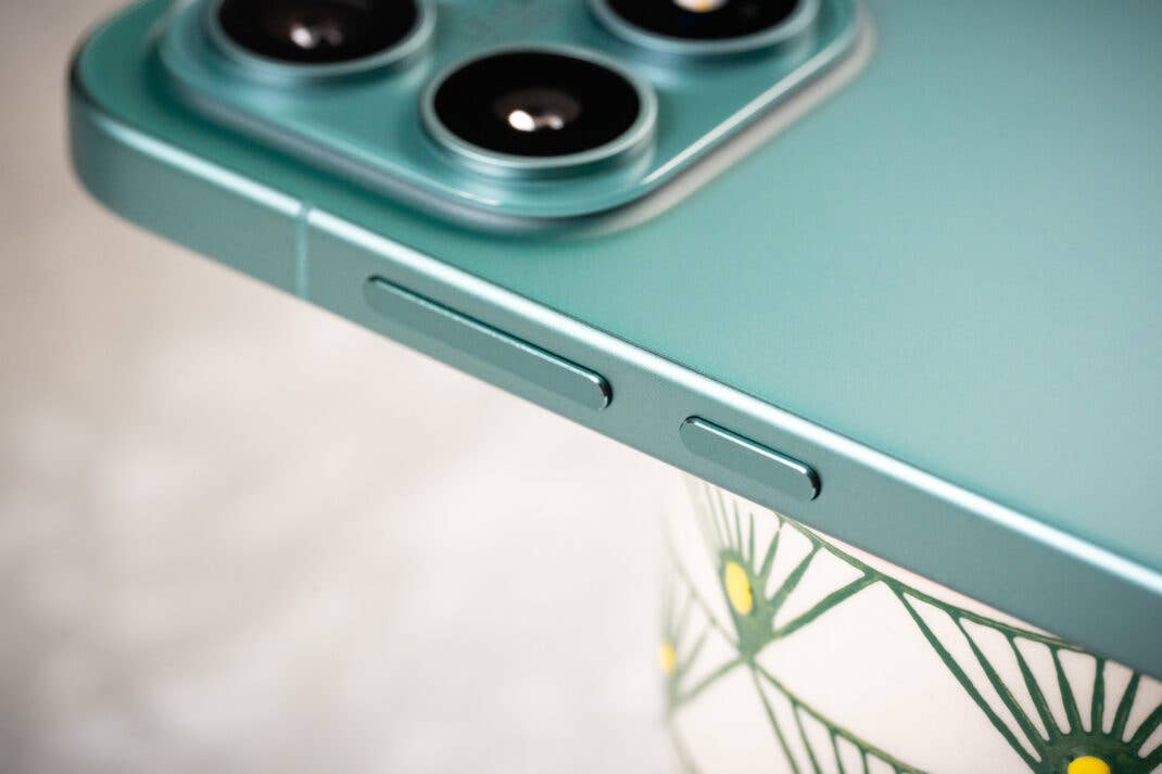 Nahaufnahme der Knöpfe des Xiaomi 17.