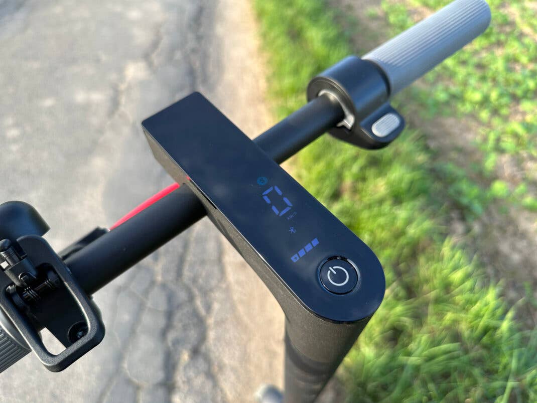 Das Display im Lenker des Xiaomi 4 Pro E-Scooters