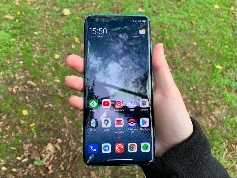 Mit 6,67 Zoll ist das Xiaomi Mi 10 relativ groß