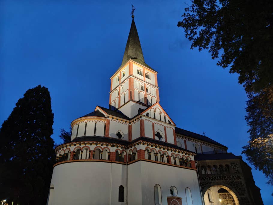 Für Fotos bei Nacht steht der Nachtmodus zur Verfügung