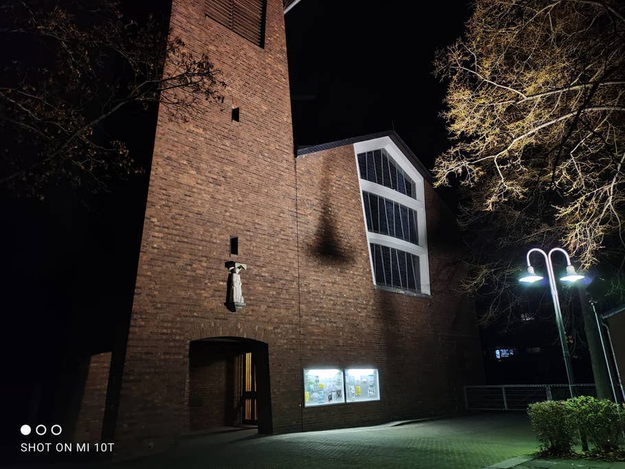 Nachts liefert das Mi 10T dafür ein ausgezeichnetes Bild mit einer realistischen Belichtung