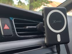Die XLayer KfZ-Halterung im Auto ohne Smartphone