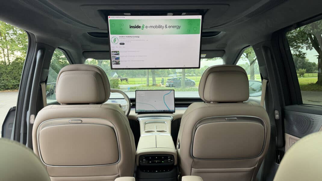 Entertainment-Display im Xpeng X9. 