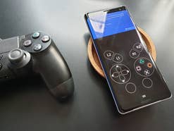 Sony Xperia XZ3 mit PlayStation-Controller Sony Xperia XZ3 mit PlayStation-Controller