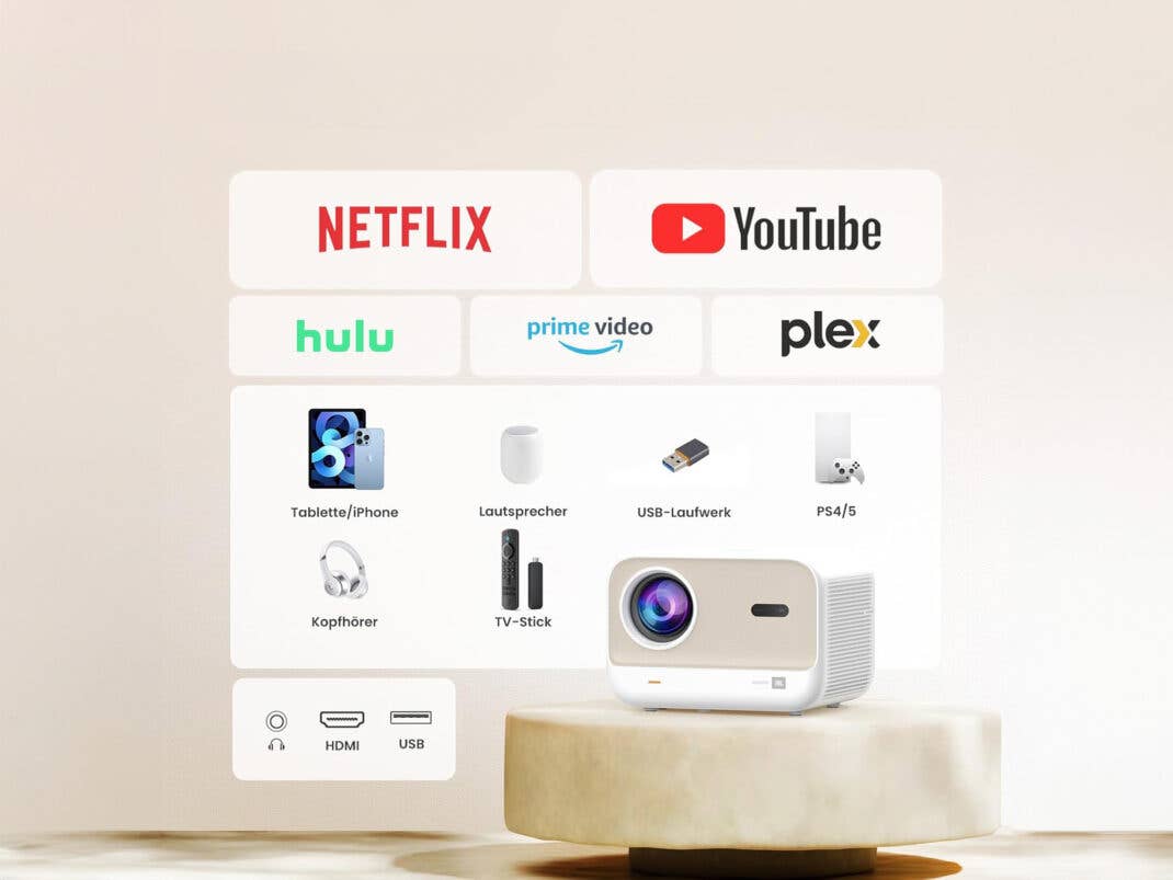 Verschiedene Streaming-Plattformen und ein Beamer auf einem Podest