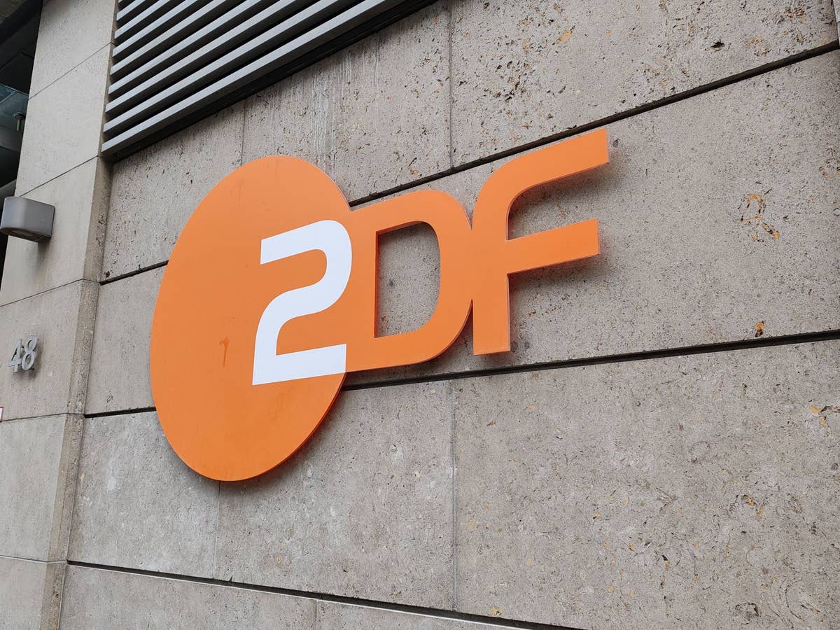 Das ZDF-Logo an einer Hauswand